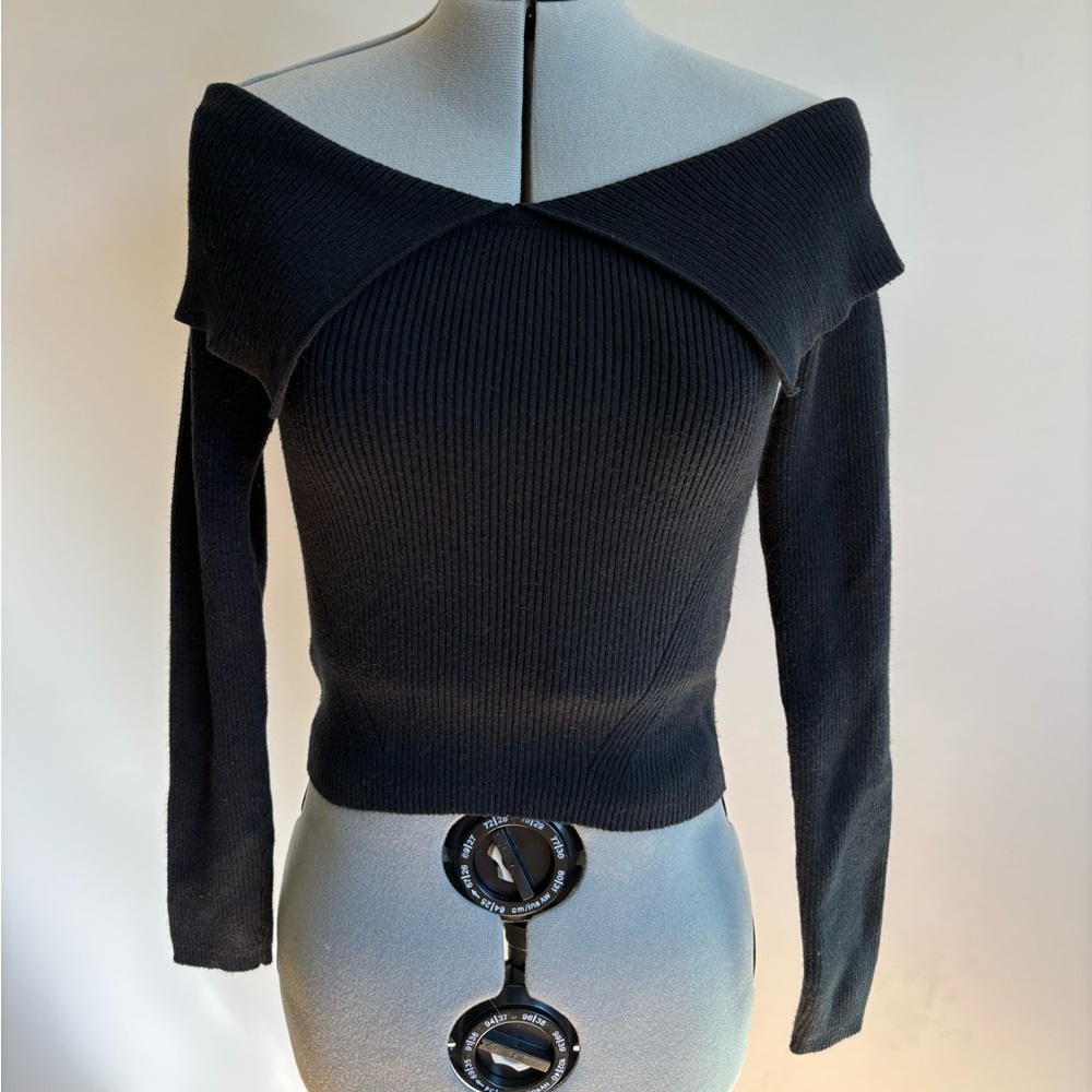 Abercrombie & Fitch Black Off-Shoulder Sweater